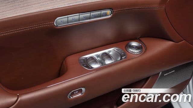 Genesis G90 2022 — ფოტო 30/31
