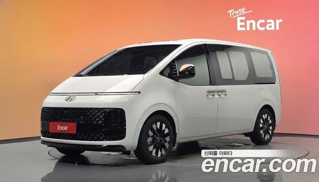 Hyundai Staria 2025 — Фото 1/20