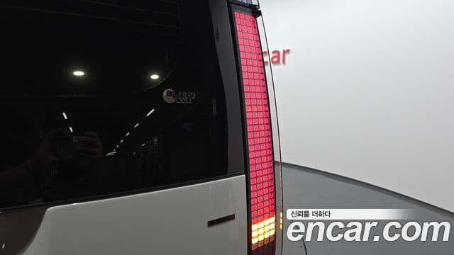 Hyundai Staria 2025 — Photo 29/33