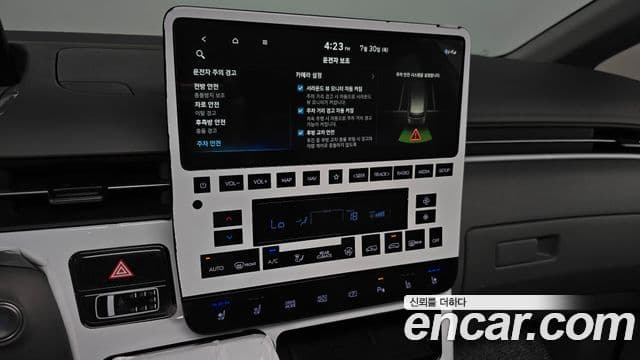 Hyundai Staria 2025 — Photo 8/33