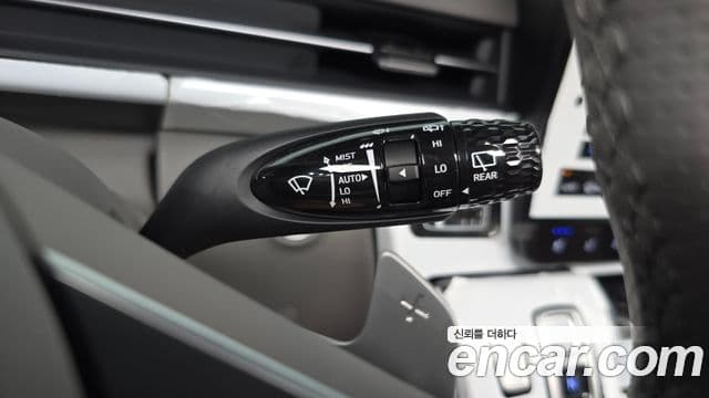 Hyundai Staria 2025 — Photo 31/33
