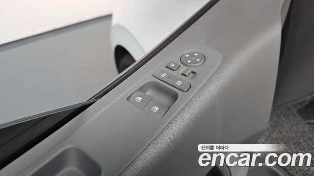 Hyundai Staria 2025 — Photo 4/33