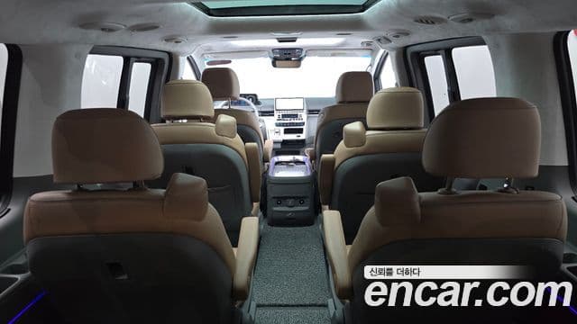 Hyundai Staria 2025 — Photo 12/33