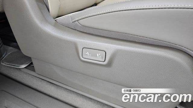 Kia Carnival 2024 — Фото 18/20