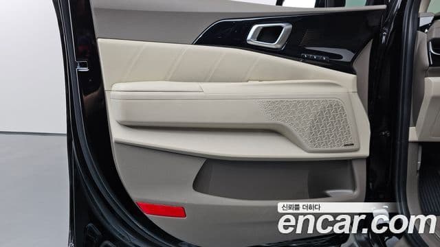 Kia Carnival 2024 — Şəkil 32/37