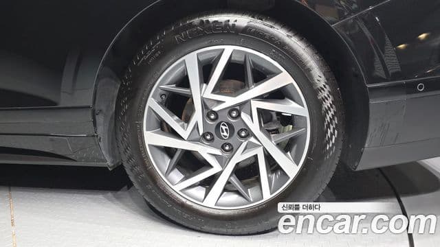 Hyundai Grandeur Hybrid 2023 — Photo 4/31