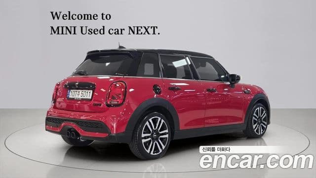 Mini Cooper S 2024 — Фото 1/20