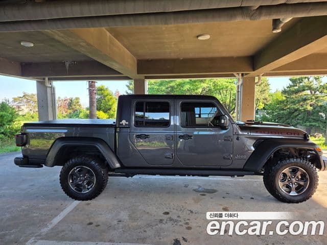 Jeep Gladiator 2021 — Şəkil 9/10