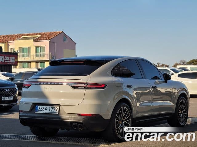 Porsche Cayenne 2022 — Photo 8/20
