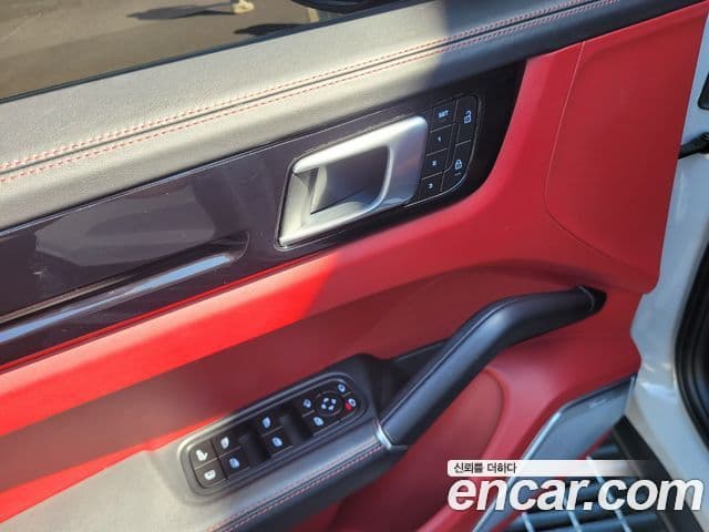 Porsche Cayenne 2022 — Photo 7/20