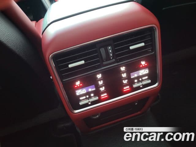 Porsche Cayenne 2022 — Photo 17/20