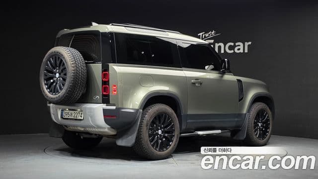 Land Rover Defender 2021 — Фото 2/20