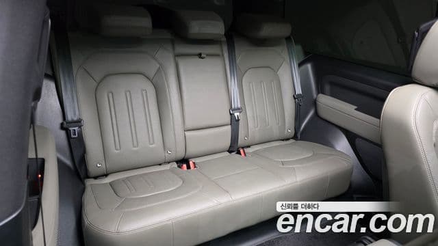 Land Rover Defender 2021 — Фото 11/20