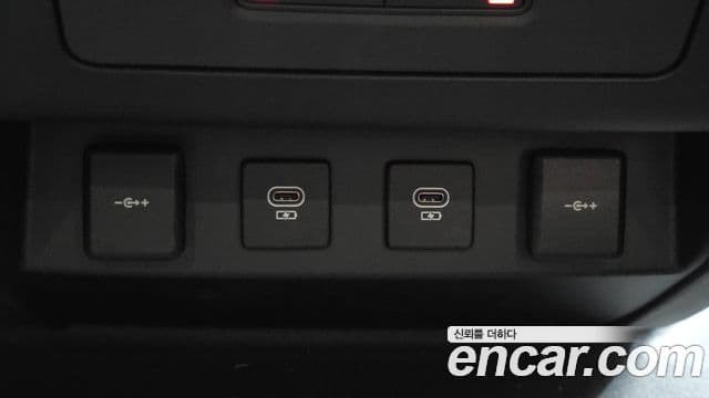 Land Rover Defender 2021 — Фото 13/20