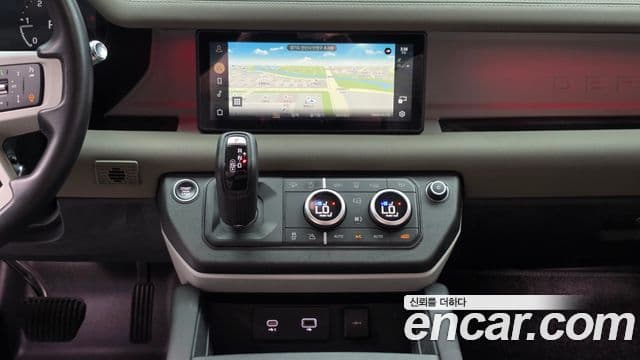 Land Rover Defender 2021 — Фото 14/20