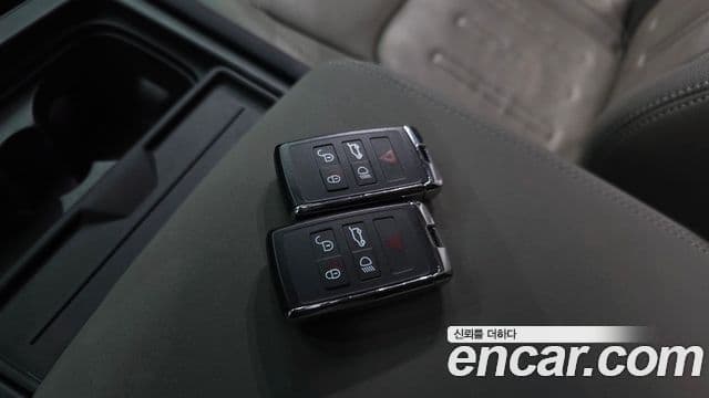 Land Rover Defender 2021 — Фото 17/20
