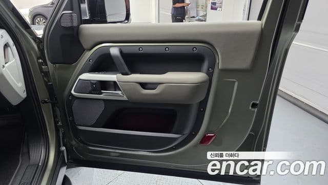 Land Rover Defender 2021 — Şəkil 20/40