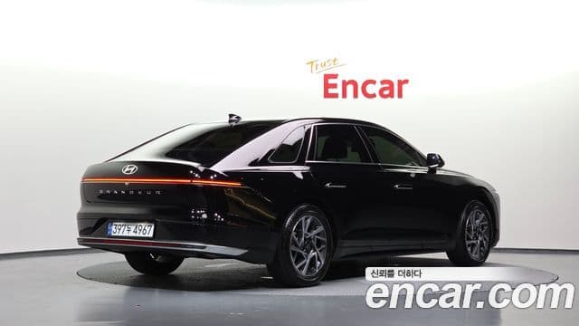 Hyundai Grandeur Hybrid 2023 — Şəkil 32/33