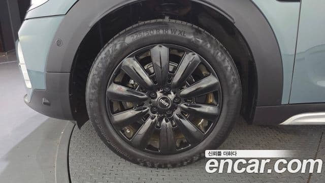 Mini Cooper Countryman 2023 — ფოტო 17/34