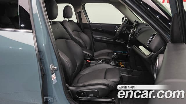 Mini Cooper Countryman 2023 — ფოტო 13/34