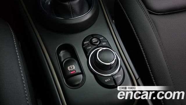 Mini Cooper Countryman 2023 — ფოტო 27/34