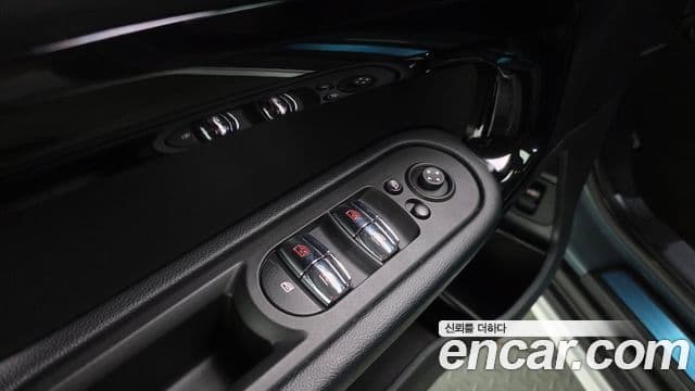 Mini Cooper Countryman 2023 — ფოტო 22/34