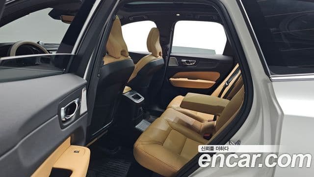 Volvo XC60 2024 — Şəkil 11/40