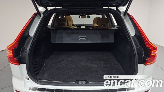 Volvo XC60 2024 — Şəkil 38/40