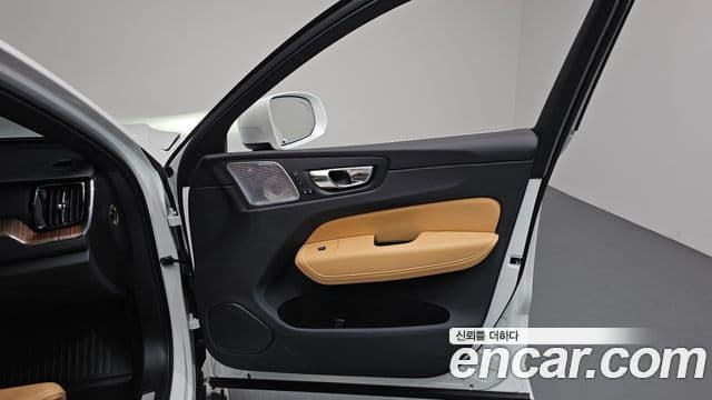 Volvo XC60 2024 — Şəkil 21/40