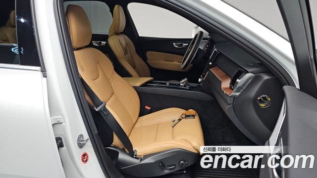Volvo XC60 2024 — Şəkil 4/40