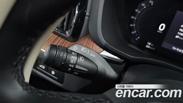Volvo XC60 2024 — Şəkil 34/40