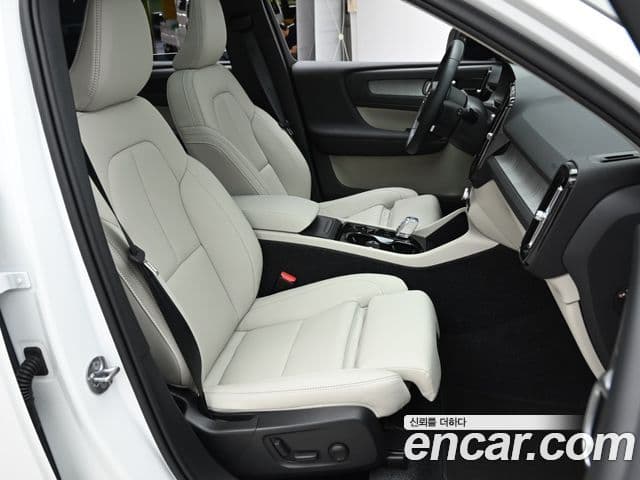 Volvo XC40 2026 — ფოტო 1/20