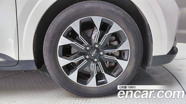 Kia Carnival 2022 — ფოტო 21/30