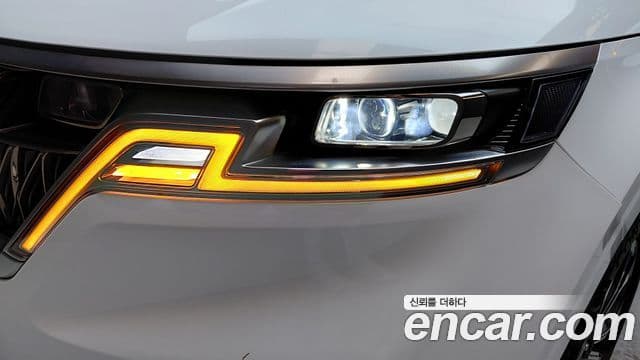 Kia Carnival 2022 — ფოტო 28/30