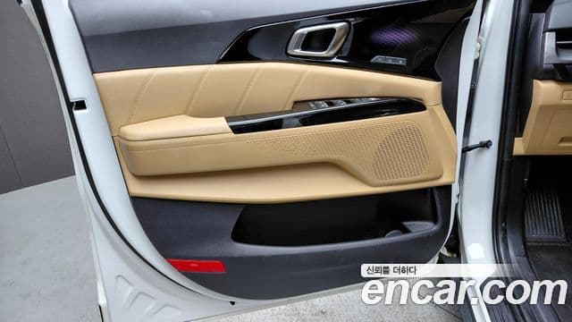 Kia Carnival 2022 — ფოტო 5/30