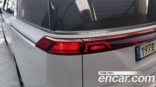 Kia Carnival 2022 — Photo 28/35