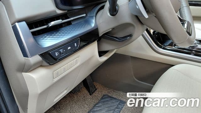 Kia Carnival 2023 — Фото 17/20