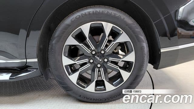 Kia Carnival 2023 — Şəkil 30/31
