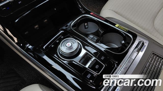 Kia Carnival 2023 — Şəkil 21/31