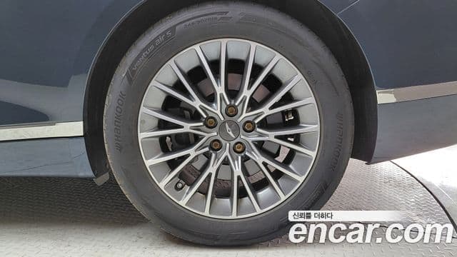 Genesis G80 2022 — Photo 18/30