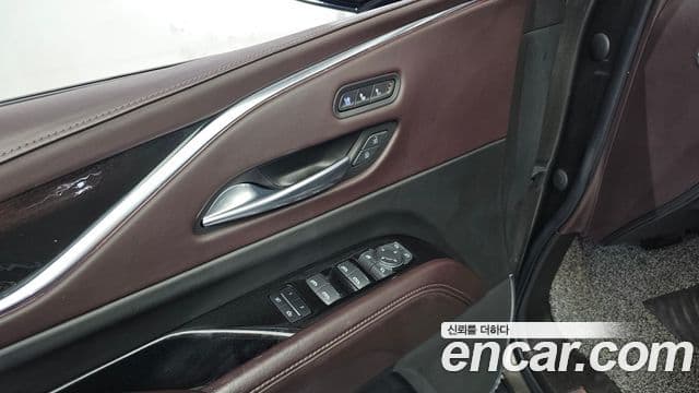 Cadillac Escalade 2021 — Фото 15/20