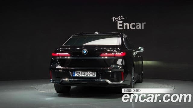 BMW 7 Series 2024 — Photo 8/30