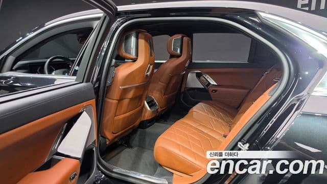BMW 7 Series 2024 — Photo 28/30
