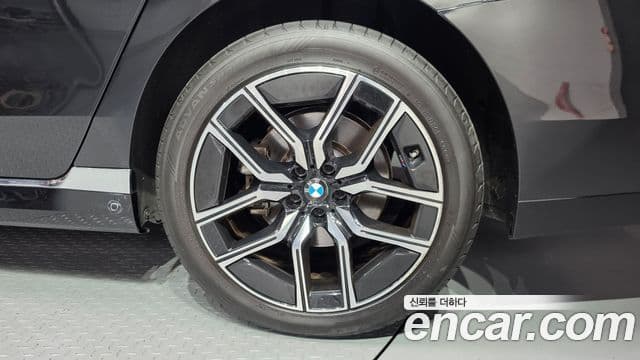 BMW 7 Series 2024 — Photo 5/30