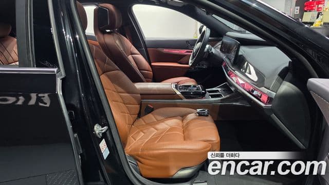 BMW 7 Series 2024 — Photo 18/30