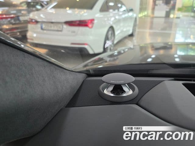 Audi A8 2023 — Şəkil 10/20