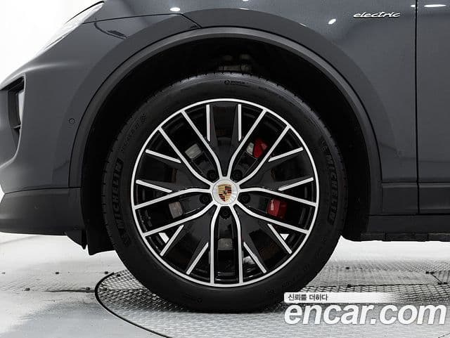 Porsche Macan EV 2025 — ფოტო 16/20