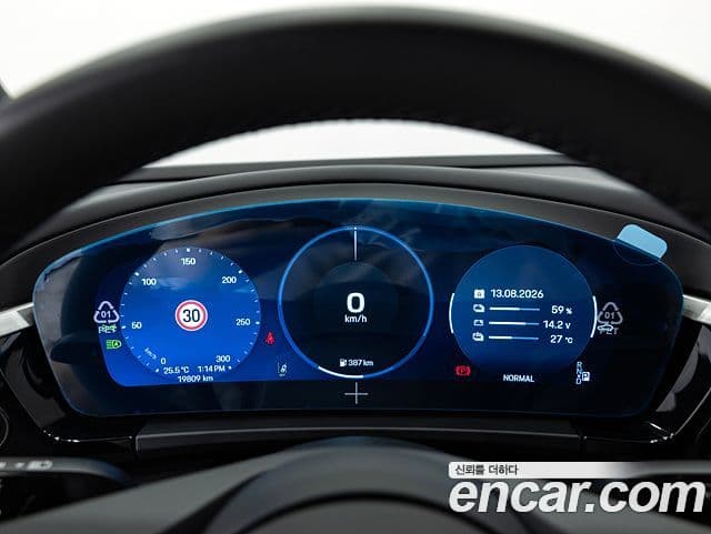 Porsche Macan EV 2025 — ფოტო 17/20