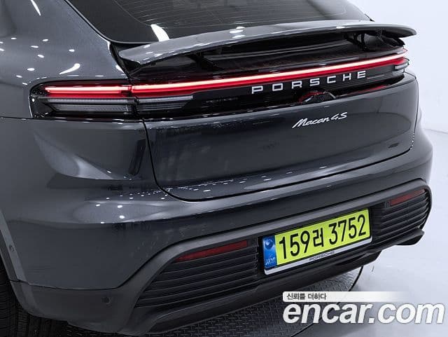 Porsche Macan EV 2025 — ფოტო 7/20