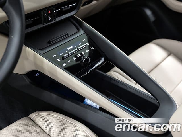 Porsche Macan EV 2025 — ფოტო 14/20